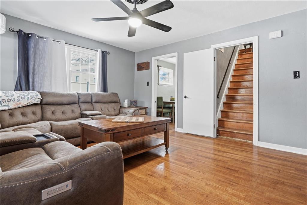 804 Erdner Avenue Pittsburgh, PA 15202 - Photo 9 of 48 a living room with furniture and wooden floor