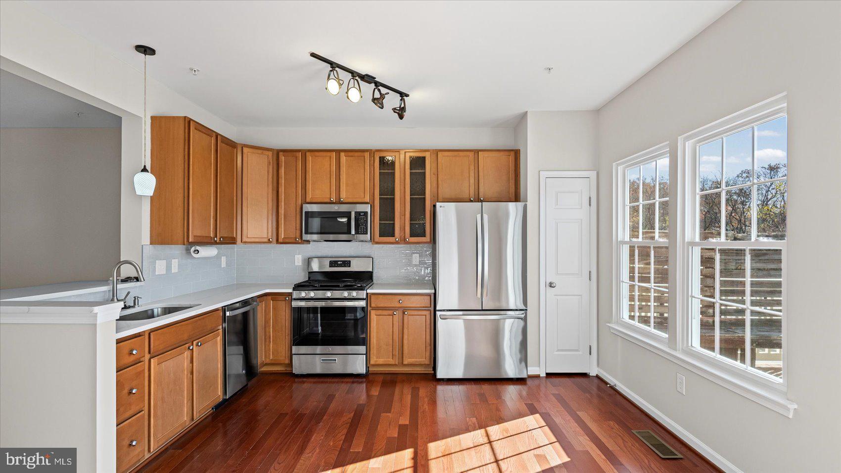 7260 Mockingbird Circle Glen Burnie, MD 21060 - Photo 8 of 70