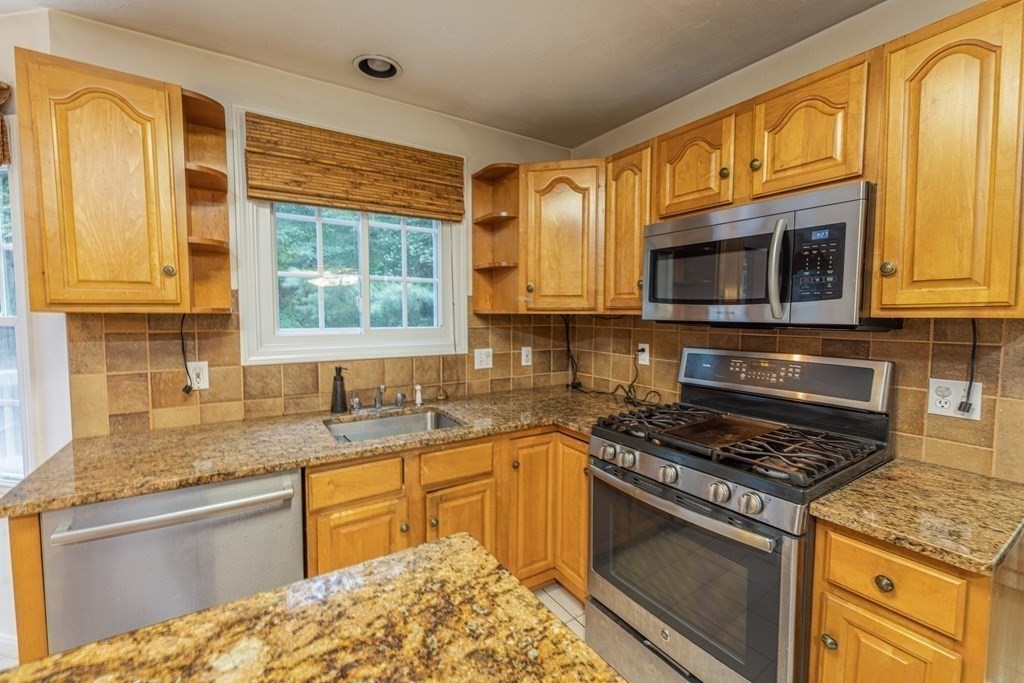 10 Eileen Road Norton, MA 02766 - Photo 8 of 28 Gallery Image 8
