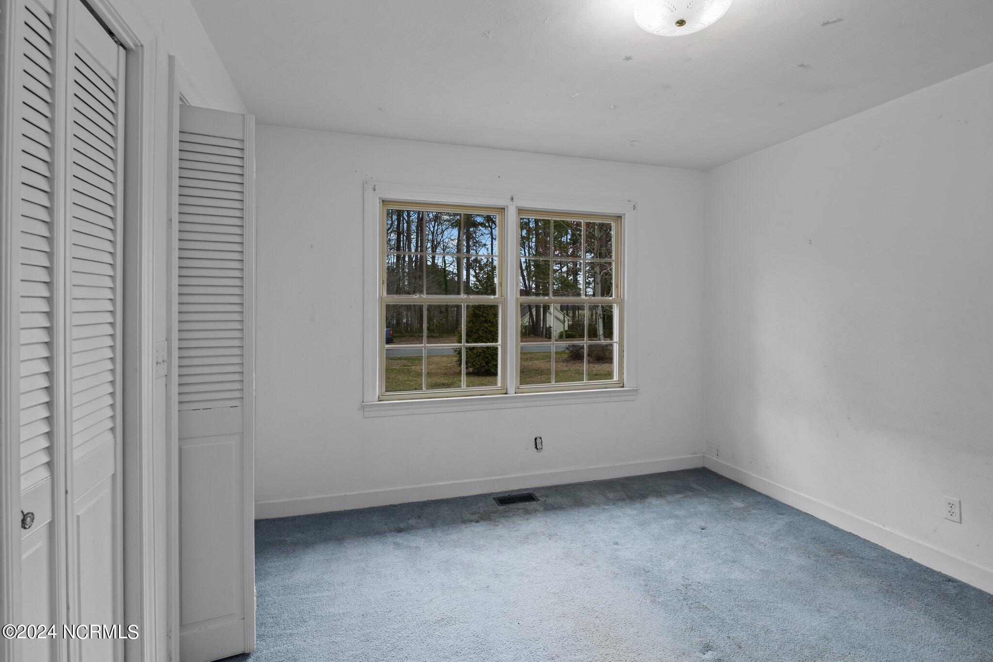 1041 Oakview Road Williamston, NC 27892 - Photo 21 of 42 21-web-or-mls-470A7443
