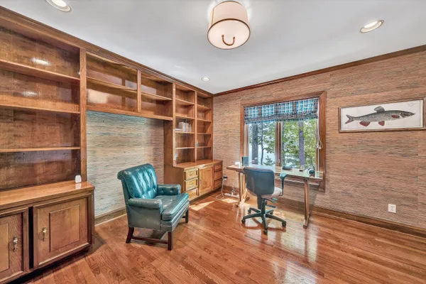 a view of a livingroom with furniture