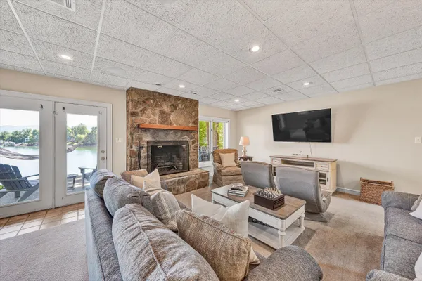 $2,395,000 | 25 Findlay Circle, Penhook, VA 24137