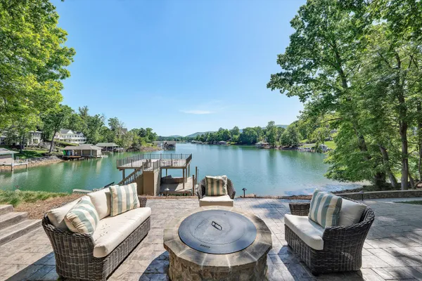 $2,395,000 | 25 Findlay Circle, Penhook, VA 24137