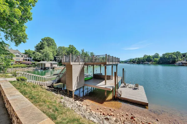 $2,395,000 | 25 Findlay Circle, Penhook, VA 24137