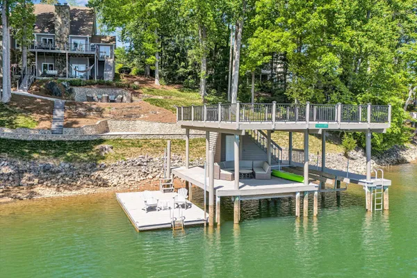 $2,395,000 | 25 Findlay Circle, Penhook, VA 24137
