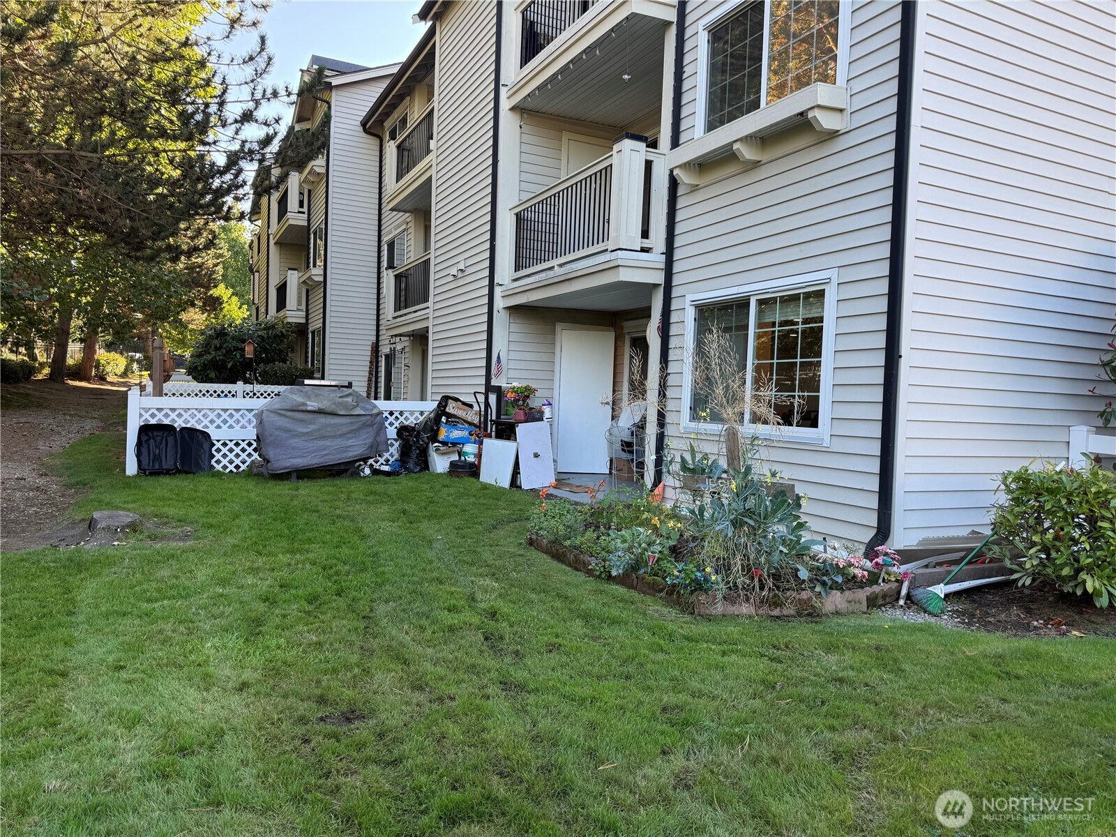 12404 East Gibson Road East, Unit Q101 Everett, WA 98204 - Photo 3 of 21