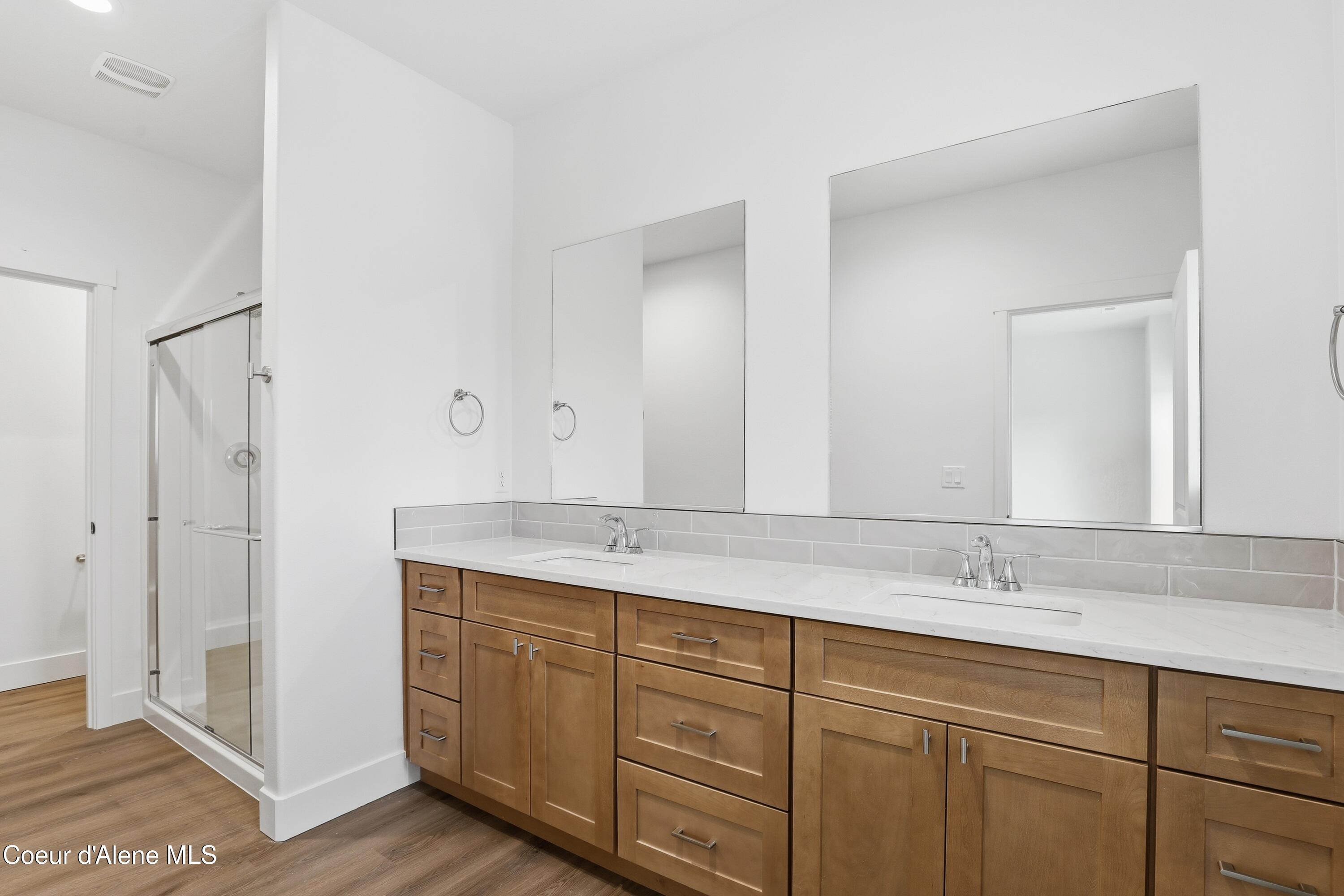 669 North Creative Way Post Falls, ID 83854 - Photo 17 of 23 Primary Bathroom