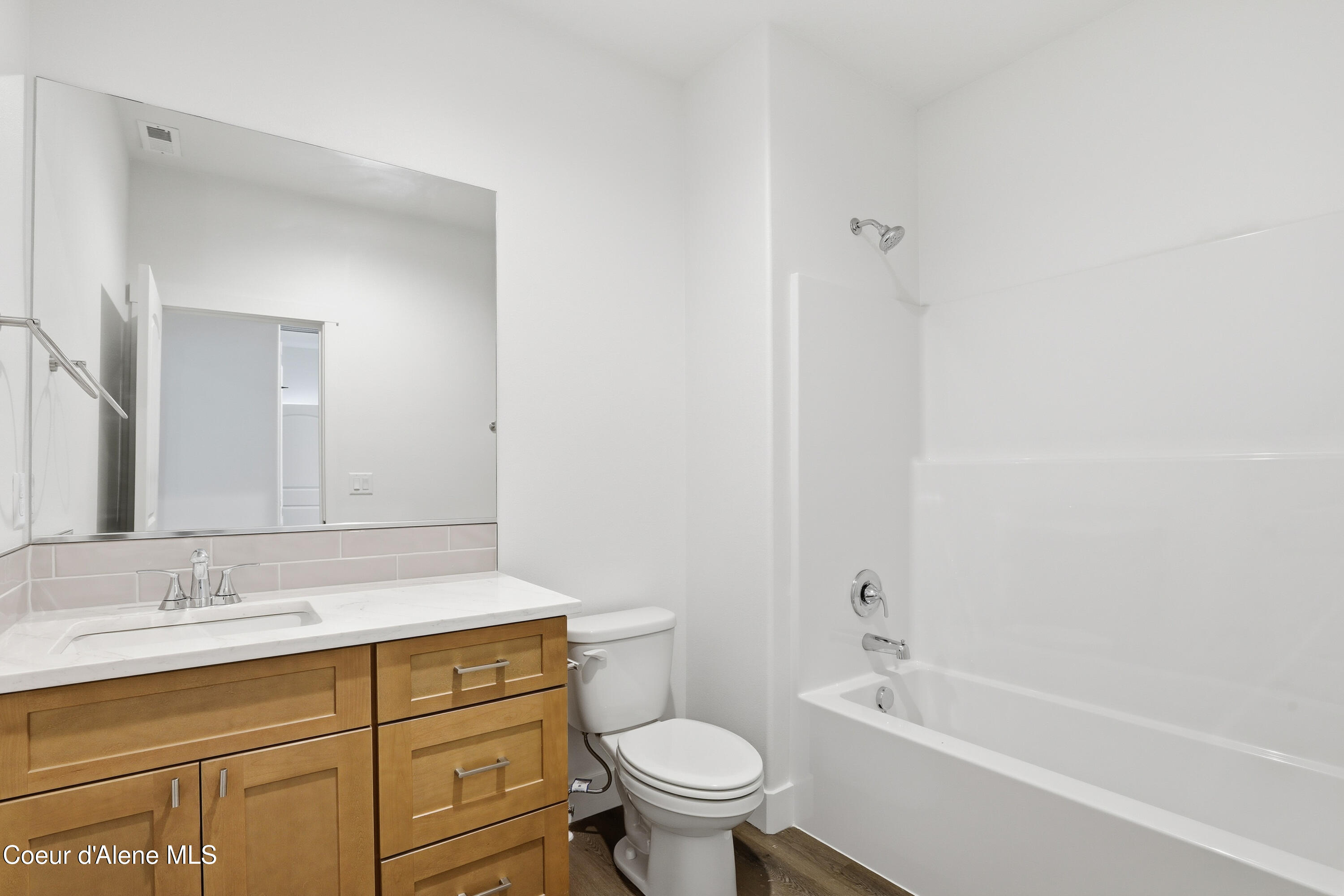 669 North Creative Way Post Falls, ID 83854 - Photo 20 of 23 Main Bathroom