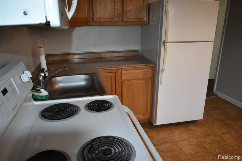 2325 West 14 Mile Road Royal Oak, MI 48073 - Photo 4 of 16