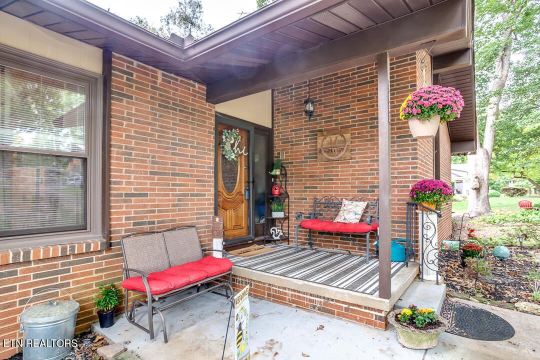 7933 Whitcomb Road Powell, TN 37849 - Photo 3 of 42 Gallery Image 3