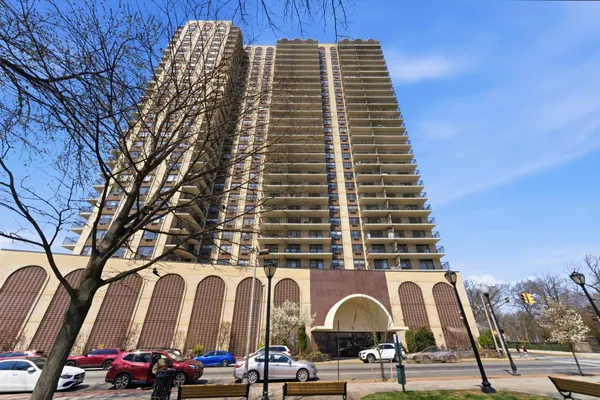 $649,000 | 7855 Boulevard East, Unit 17I, North Bergen, NJ 07047