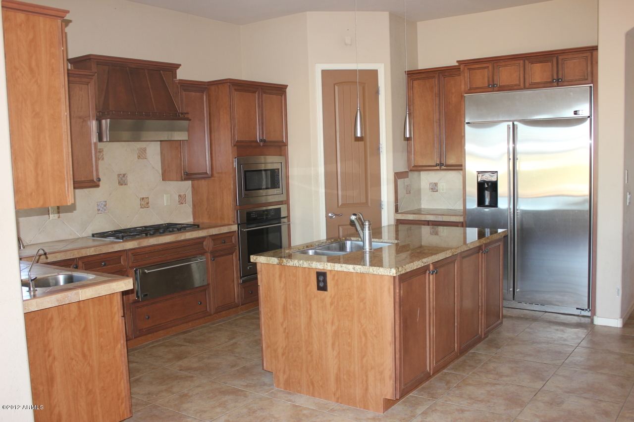 512 West Rock View Road Phoenix, AZ 85085 - Photo 2 of 14 IMG_1434