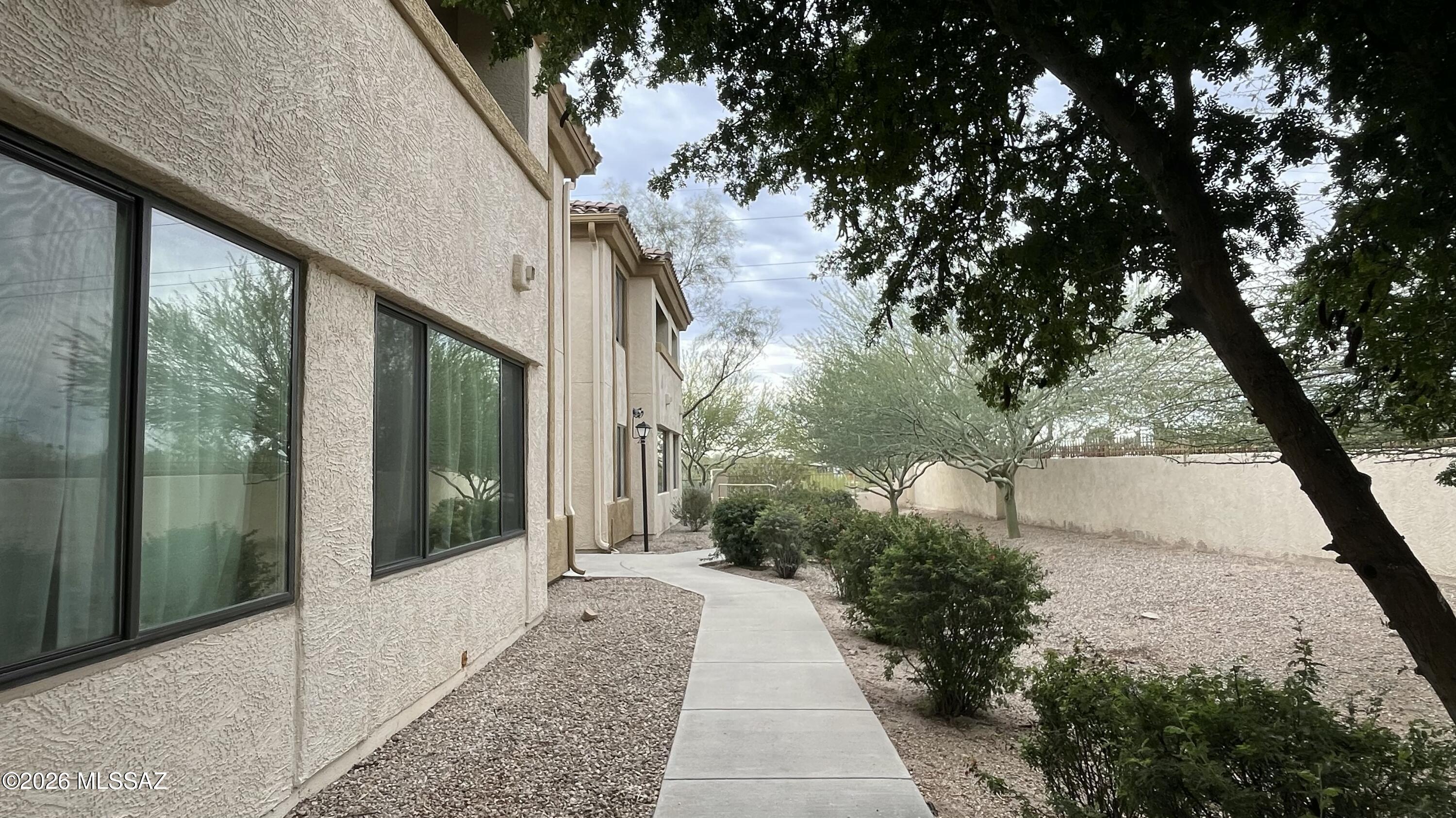 2550 East River Road, Unit 11205 Tucson, AZ 85718 - Photo 28 of 30 Walkway