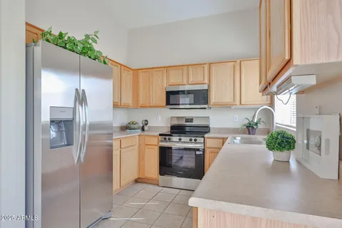 $291,900 | 813 East Yanez Avenue, Buckeye, AZ 85326