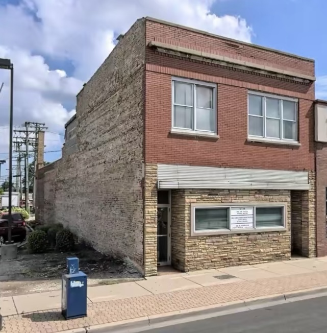 6738 Cermak Road Berwyn, IL 60402 - Photo 1 of 2 a front view of a house