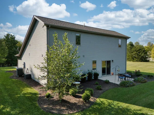 $370,000 | 2772 North 350 West, Columbia City, IN 46725