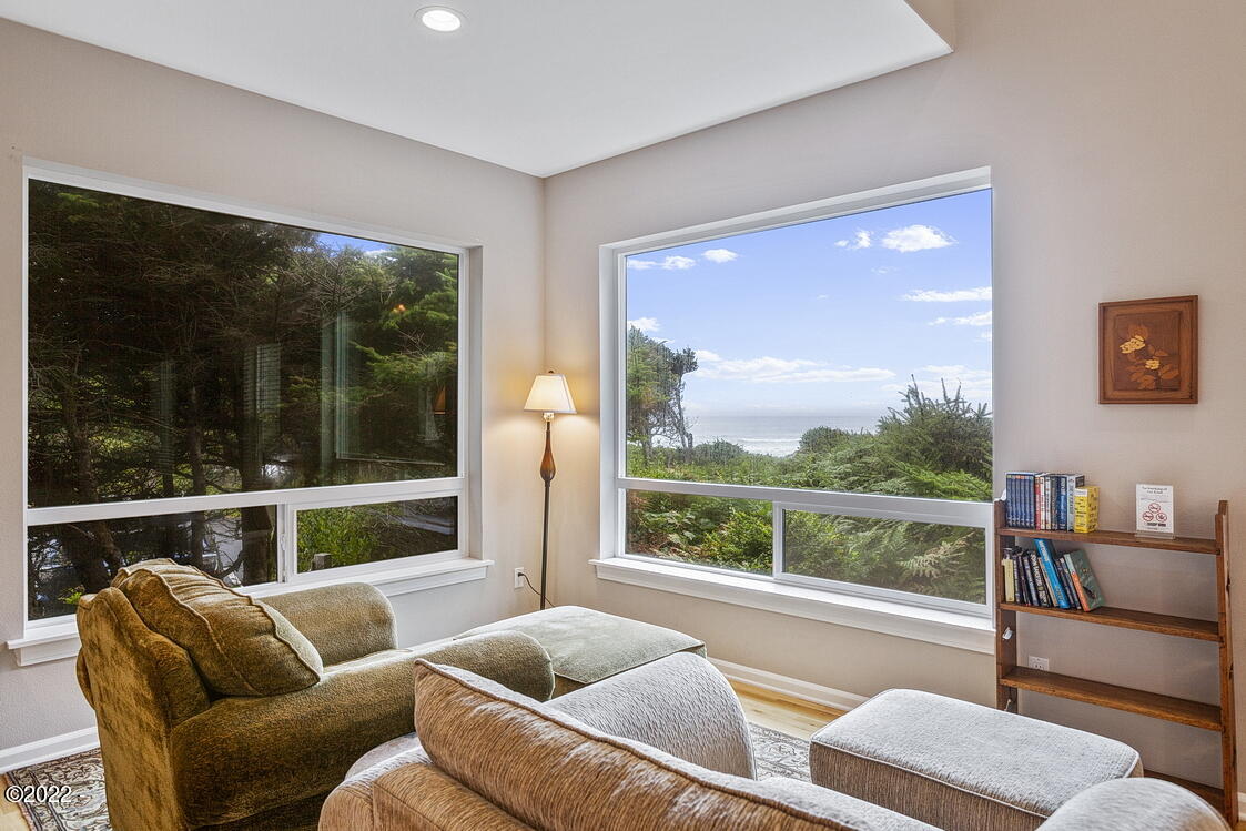 2140 Overleaf Loop Yachats, OR 97498 - Photo 11 of 29 Living Room View