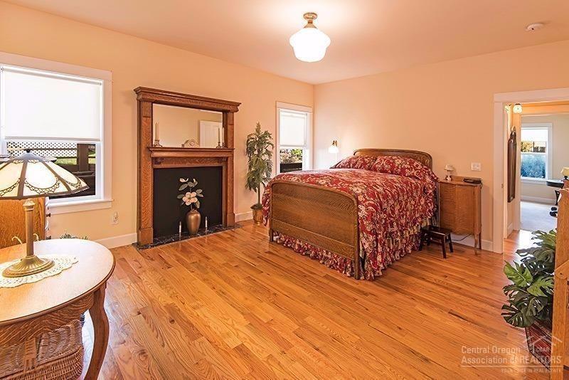 2349 Northwest Awbrey Road Bend, OR 97703 - Photo 15 of 26 Owners Suite