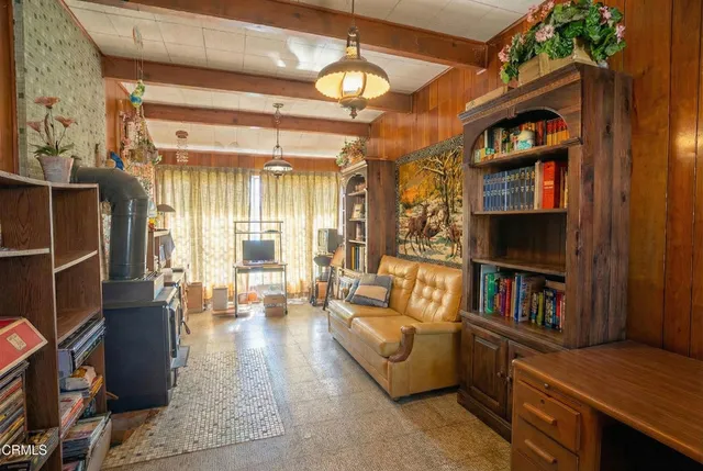 a view of an empty room with wooden frame