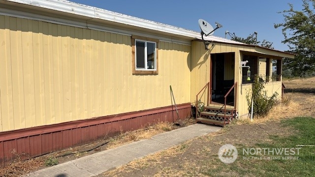 76398 East Highway 730 Irrigon, OR 97844 - Photo 3 of 17 a view of a house with a flat patio