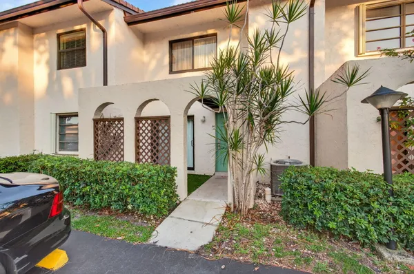 $2,700 | 21682 Cypress Road, Unit 11C, Boca Raton, FL 33433