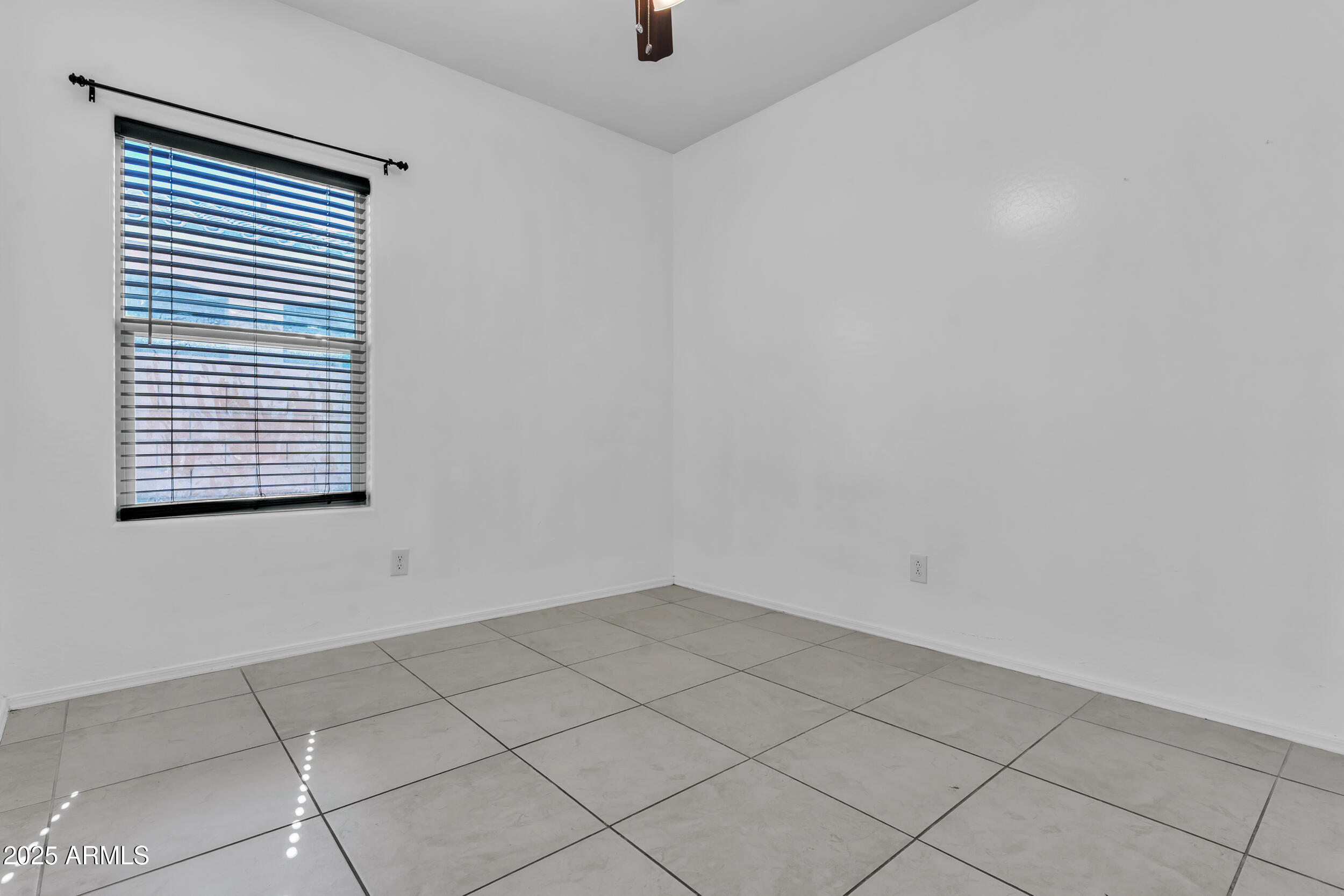 2354 East Bellerive Drive Gilbert, AZ 85298 - Photo 15 of 34 an empty room with windows