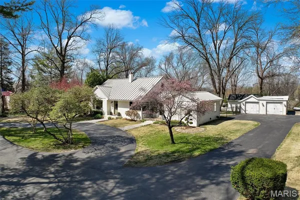 $635,000 | 724 Schwarz Road, Edwardsville, IL 62025