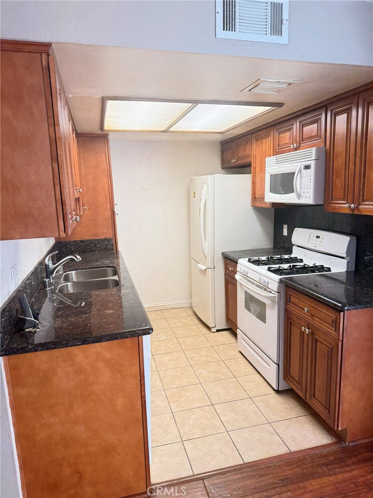 77 North Michigan Avenue, Unit 3 Pasadena, CA 91106 - Photo 4 of 11 a kitchen with granite countertop a refrigerator and a stove