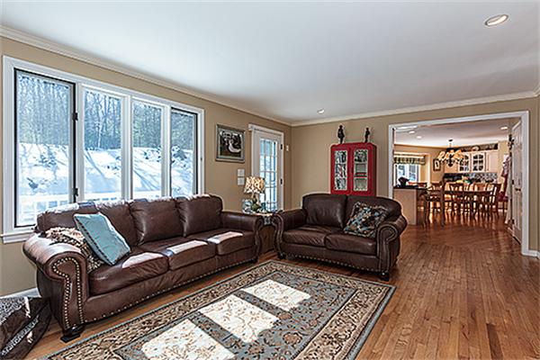 344 Border Road Concord, MA 01742 - Photo 8 of 21 Gallery Image 8