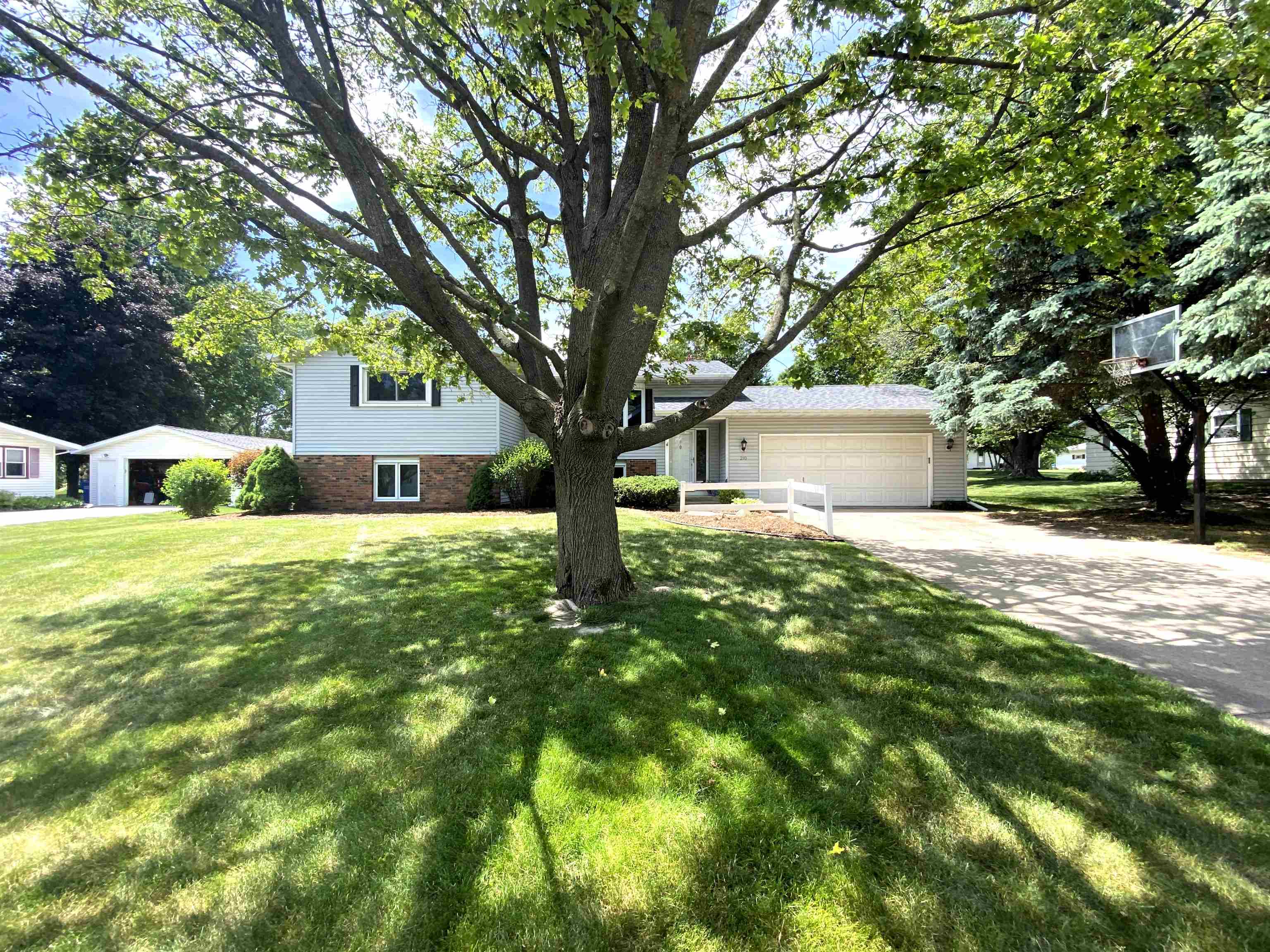 210 Avalon Road Columbus, WI 53925 - Photo 2 of 69