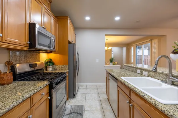 $689,900 | 171 West Santa Cruz Way, Mountain House, CA 95391