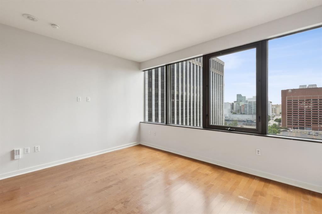 1200 Main Street, Unit 2302 Dallas, TX 75202 - Photo 10 of 22 a view of an empty room with a window