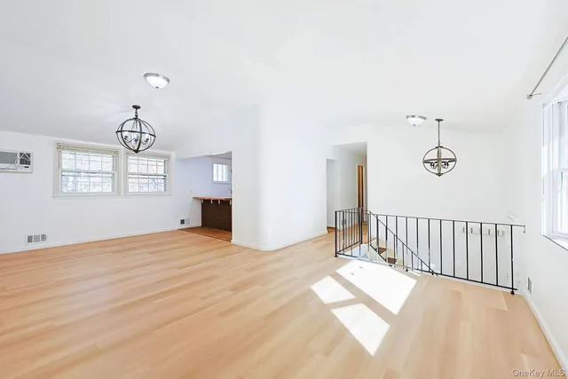 $699,000 | 15 Mayflower Lane, East Setauket, NY 11733