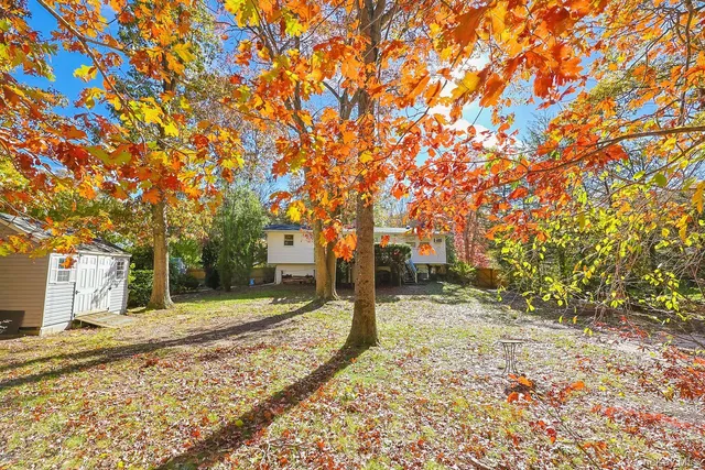 $699,000 | 15 Mayflower Lane, East Setauket, NY 11733