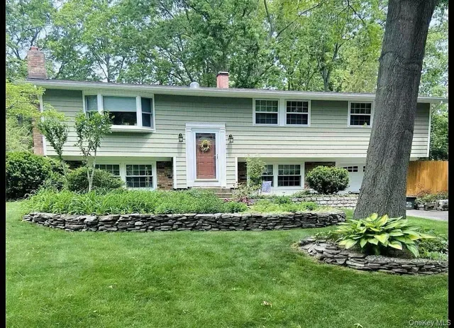 $699,000 | 15 Mayflower Lane, East Setauket, NY 11733