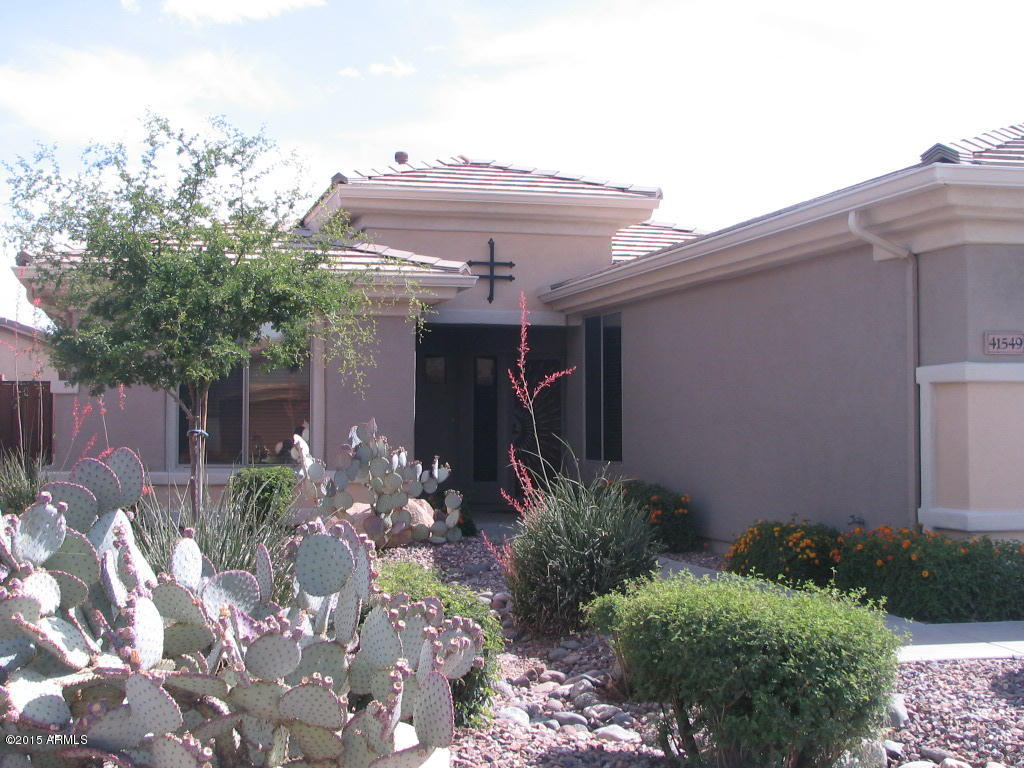 Nicely Done Front Yard!