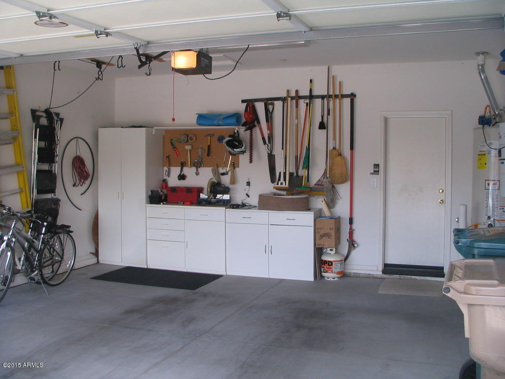 41549 North Clear Crossing Road Anthem, AZ 85086 - Photo 27 of 40 Garage