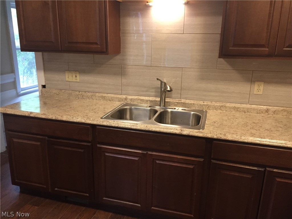 3310 Altamont Road Cleveland, OH 44118 - Photo 5 of 30