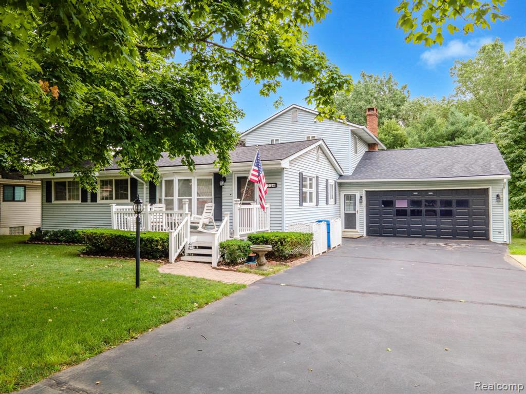 2710 Frembes Road Waterford, MI 48329 - Photo 1 of 61 Gallery Image 1