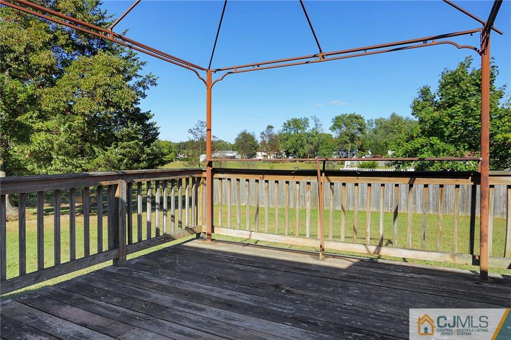 8 Glen Road Howell, NJ 07731 - Photo 2 of 21 Gallery Image 2