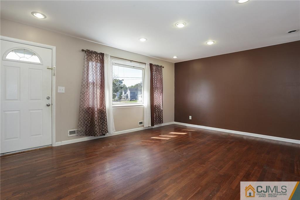 8 Glen Road Howell, NJ 07731 - Photo 11 of 21 Gallery Image 11