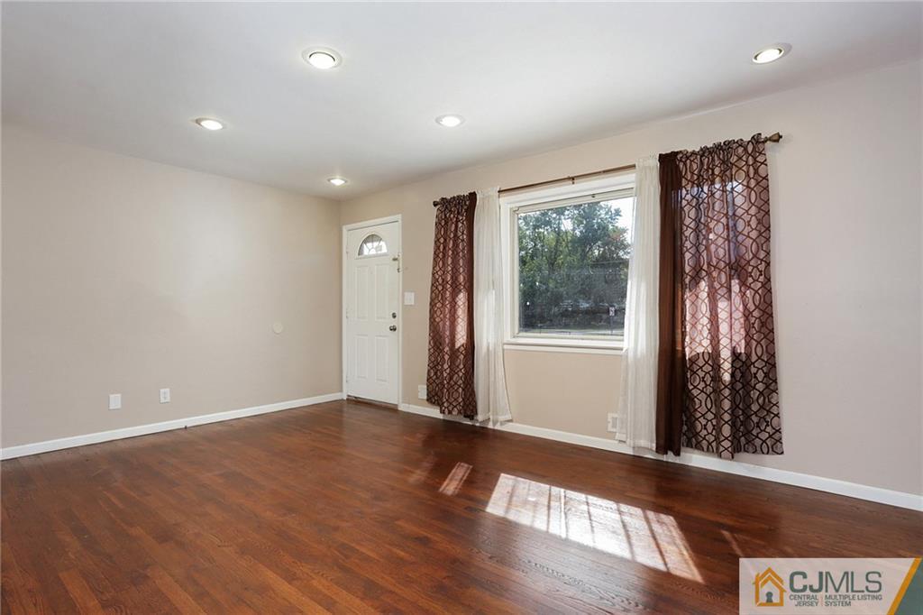 8 Glen Road Howell, NJ 07731 - Photo 12 of 21 Gallery Image 12