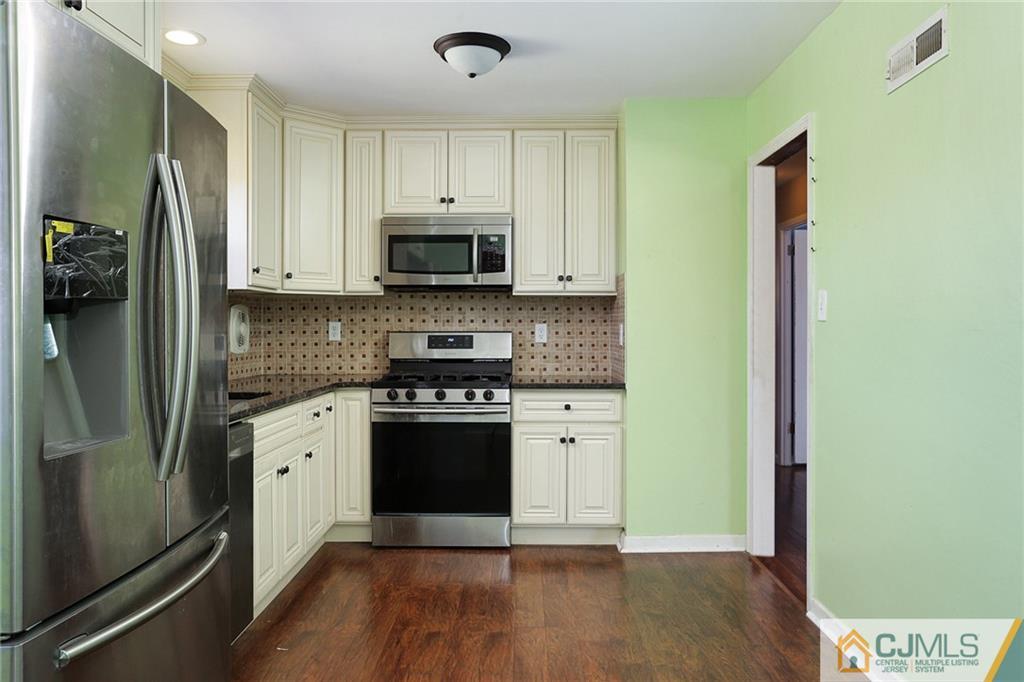 8 Glen Road Howell, NJ 07731 - Photo 18 of 21 Gallery Image 18