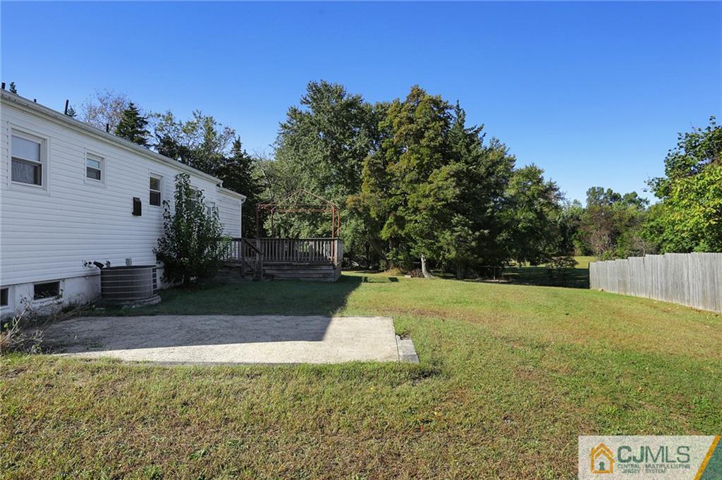 8 Glen Road Howell, NJ 07731 - Photo 4 of 21 Gallery Image 4