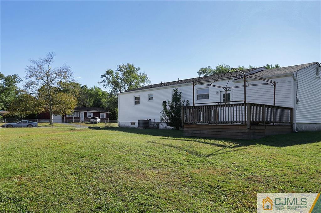 8 Glen Road Howell, NJ 07731 - Photo 6 of 21 Gallery Image 6