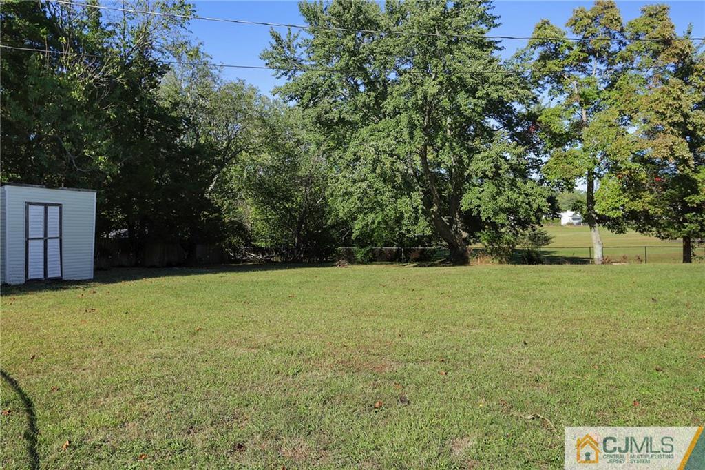 8 Glen Road Howell, NJ 07731 - Photo 7 of 21 Gallery Image 7