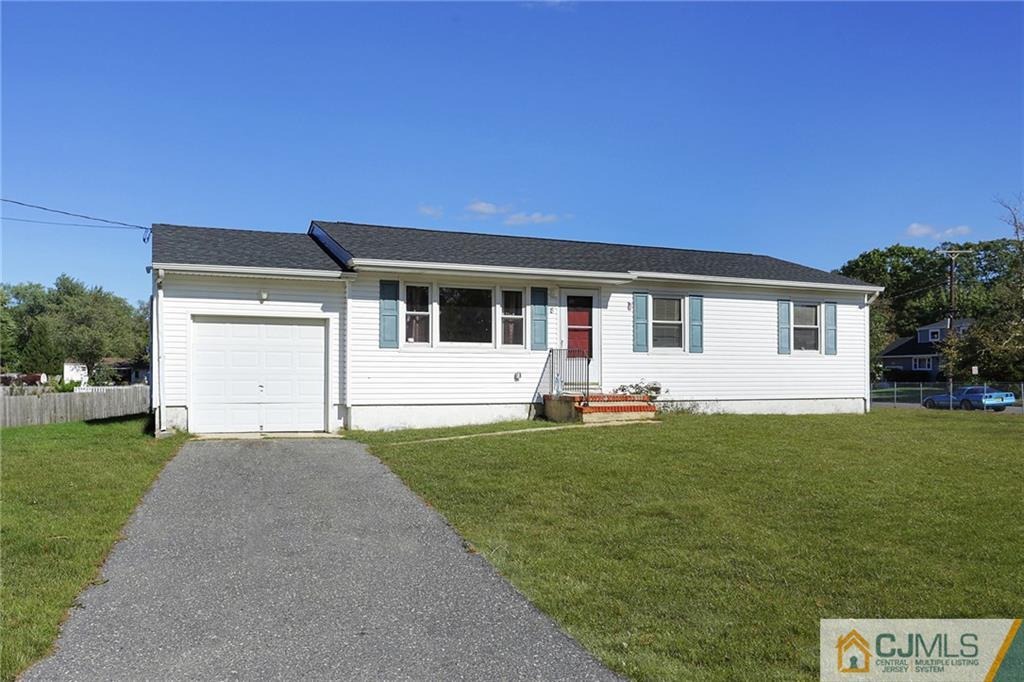 8 Glen Road Howell, NJ 07731 - Photo 8 of 21 Gallery Image 8