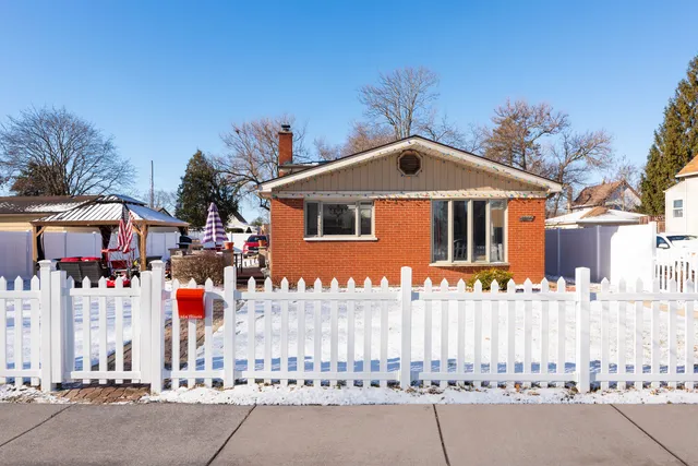 $489,990 | 1864 Illinois Street, Des Plaines, IL 60018