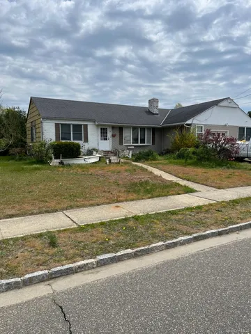 $800,000 | 32 Nearwater Avenue, Massapequa, NY 11758