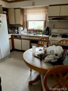 $800,000 | 32 Nearwater Avenue, Massapequa, NY 11758